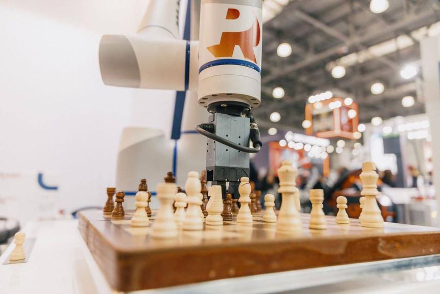В Москве создали робота-шахматиста