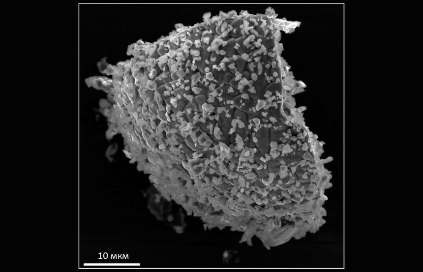 Тот самый обломок микросферической частицы магнетита из образца лунной породы