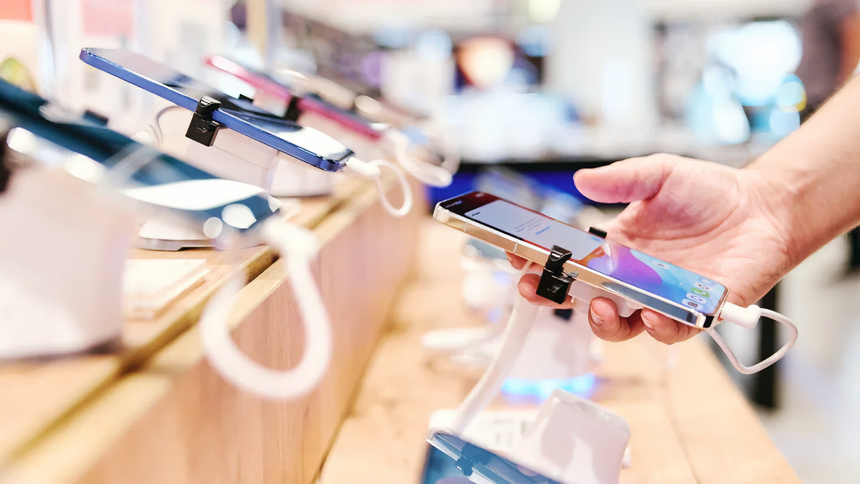 Недорогие смартфоны Realme и Redmi стали самыми популярными среди россиян осенью 2025 г