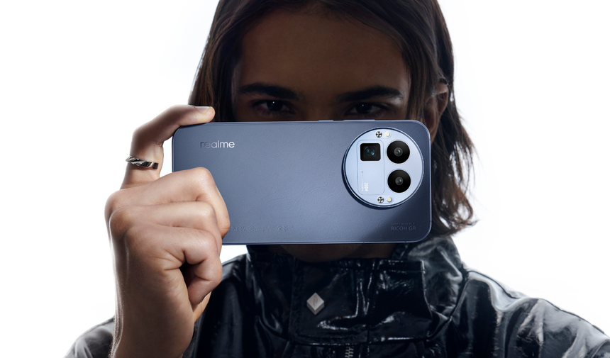 Флагманский смартфон realme GT 8 Pro уже в РФ: 7000 мАч, 120 Вт зарядка и камера Ricoh GR
