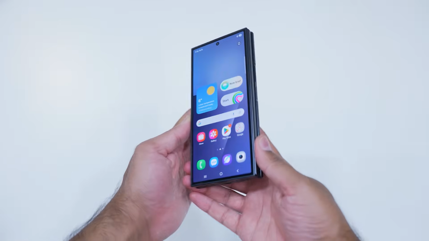 Обзорщик получил на тест трикладушку Samsung Z TriFold и поделился впечатлениями