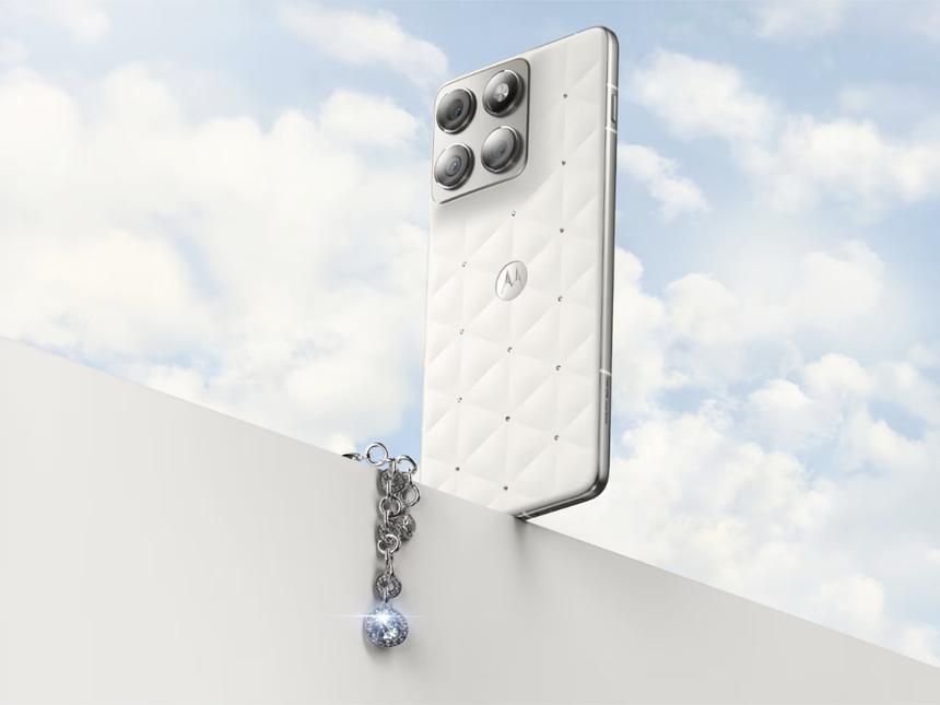 Motorola Edge 70 получила специальное издание в кристаллах Swarovski