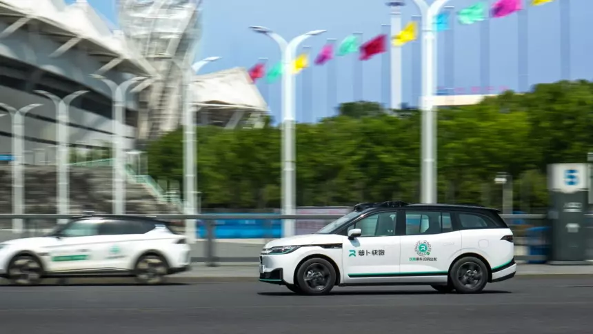 В Китае роботакси Baidu сбило людей на пешеходном переходе