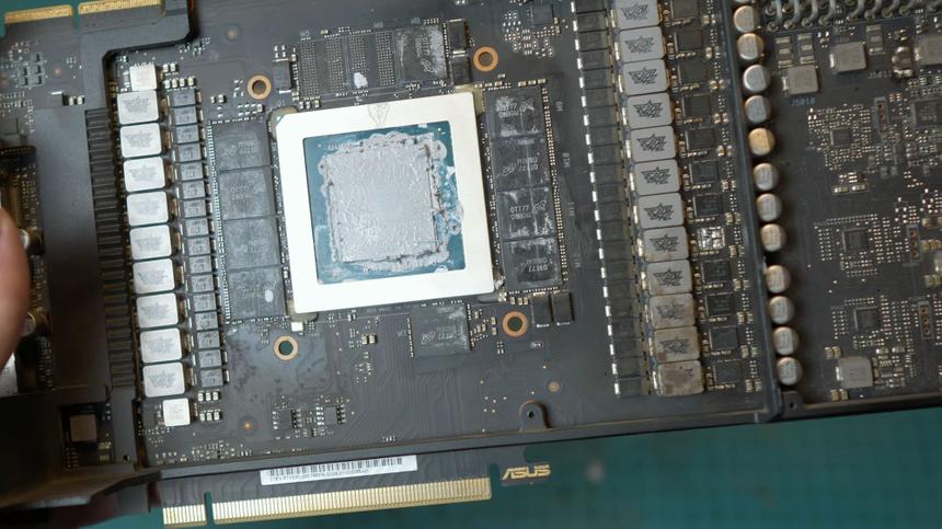 В сеть слили редкий прототип RTX 3080 с 20 ГБ видеопамяти