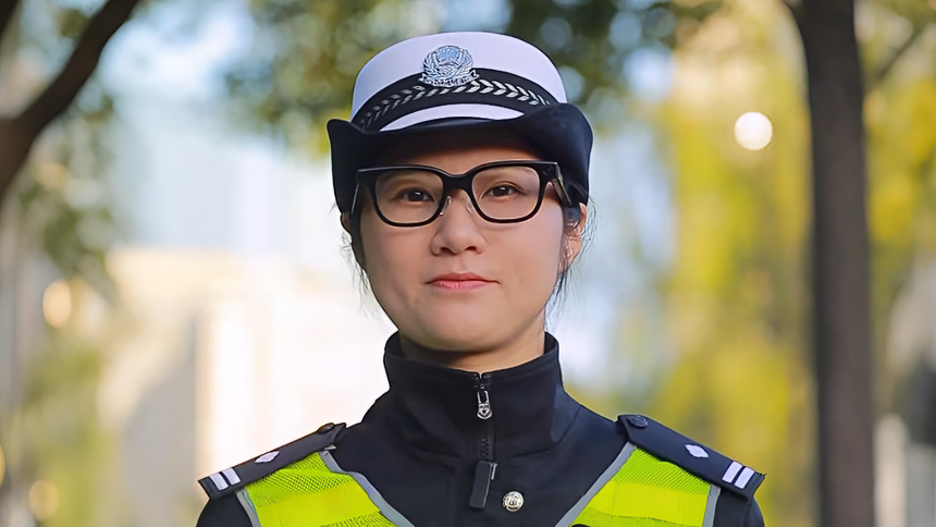 Китайские полицейские получили ИИ-очки для мгновенной проверки авто за 1–2 секунды