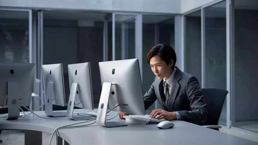 Google и Apple попросили часть своих сотрудников не уезжать из США