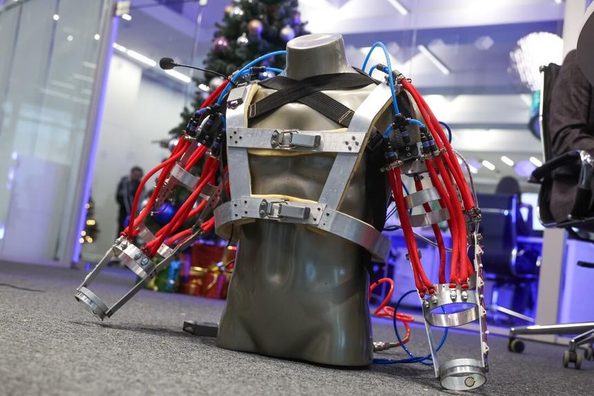 Школьник из Королева получил от губернатора Подмосковья 3D-принтер для сборки экзоскелета