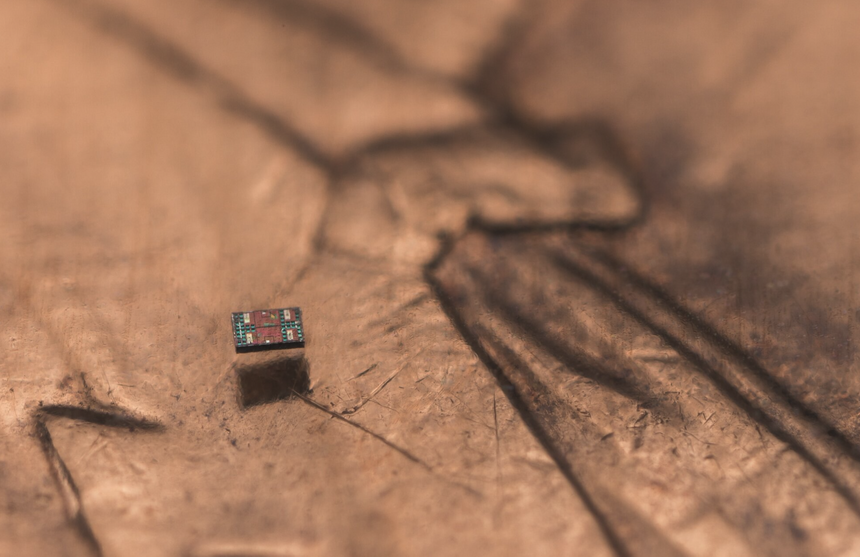 Созданы самые маленькие автономные и программируемые роботы