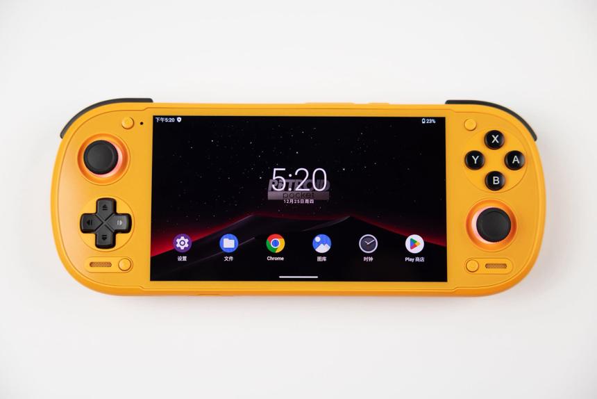 Способную запускать игры с PS2 консоль Retroid Pocket 6 показали вживую