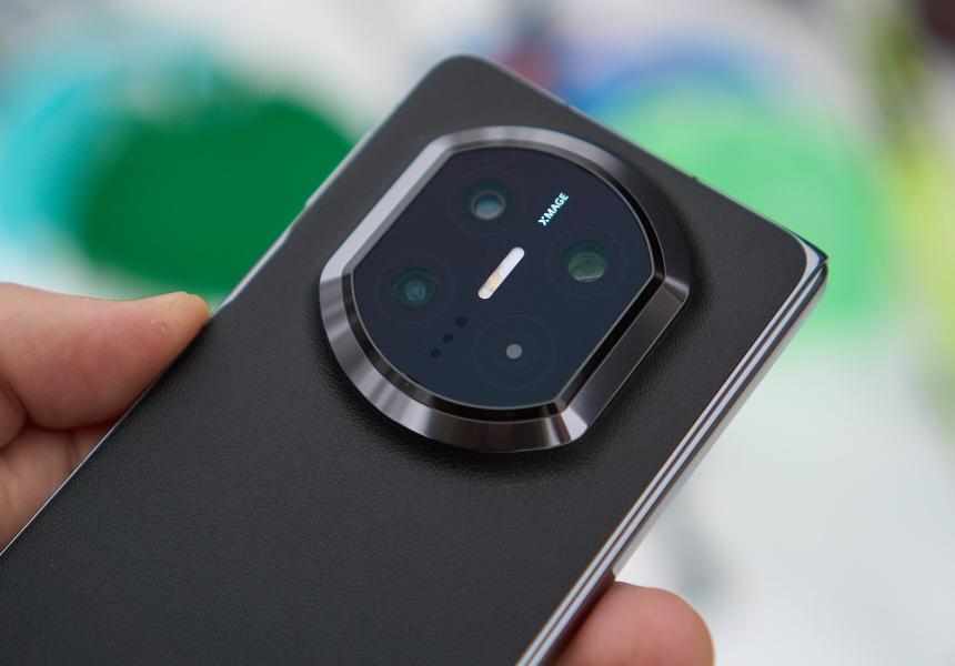 Складной смартфон с самой качественной камерой: HUAWEI Mate X7