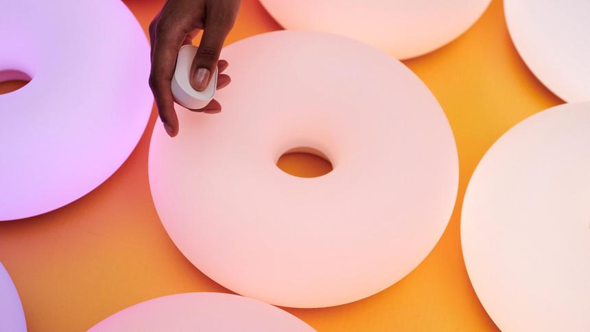 Необычную умную лампу-пончик IKEA оценили всего в $99