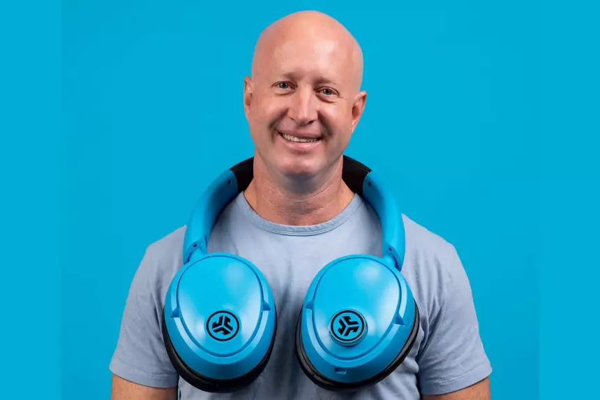 Колонки для шеи: JLab выпустила гигантские наушники Blue XL всего за $100