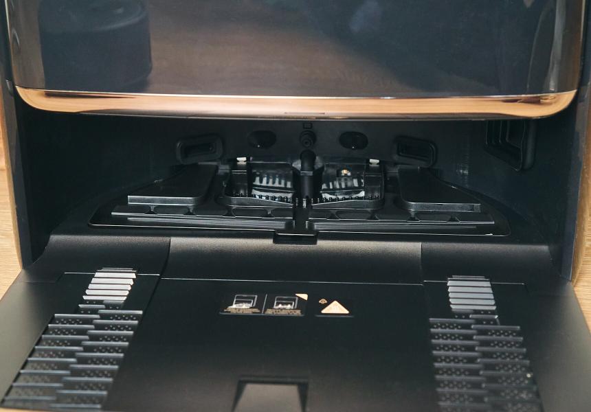 Этот робот-пылесос умеет перелезать через пороги и нырять под низкую мебель