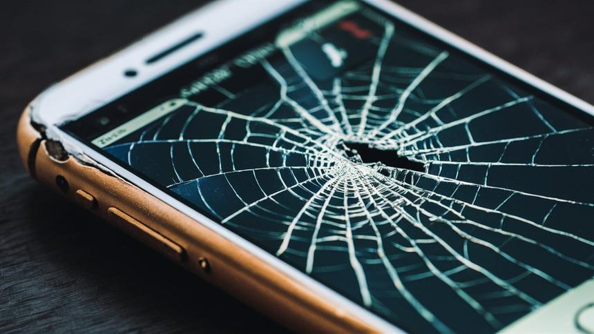 Россияне перестали покупать защитные стекла вместе со смартфоном