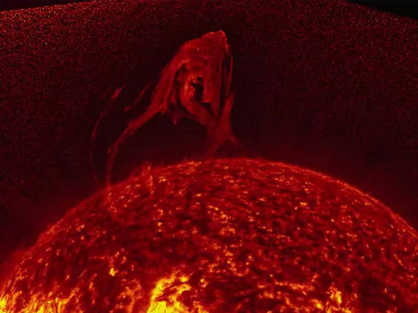 На Солнце произошёл выброс гигантского протуберанца размером с миллион километров