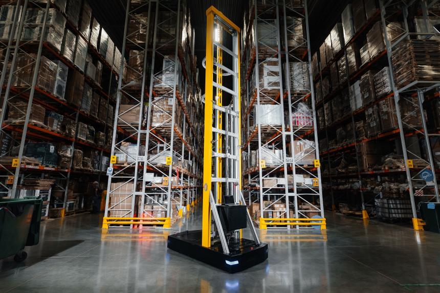 Новые роботы «Яндекса» могут просканировать все полки на складе за считанные минуты