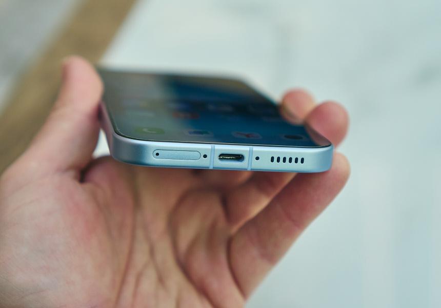 Флагманская производительность, шикарная автономность, адекватная цена — всё это в одном смартфоне