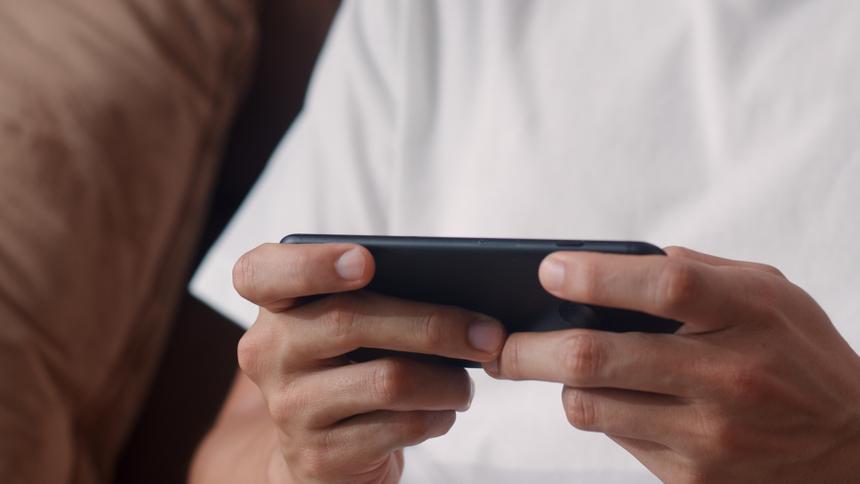 СМИ: OnePlus выпустит портативную консоль на Android