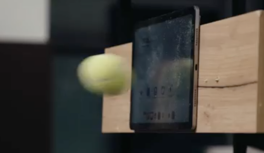 Планшет HONOR Pad X8b выдержал сотни «выстрелов» теннисными мячами из пушки