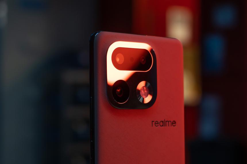 Почему новый Realme 16 Pro+ — один из лучших среднебюджетных смартфонов в 2026