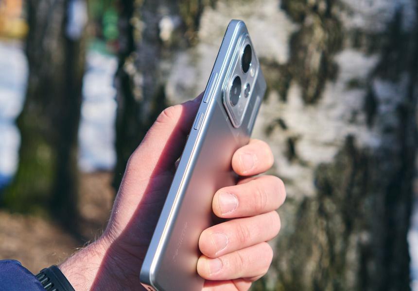 Мы нашли лучший среднебюджетный смартфон весны 2026 года