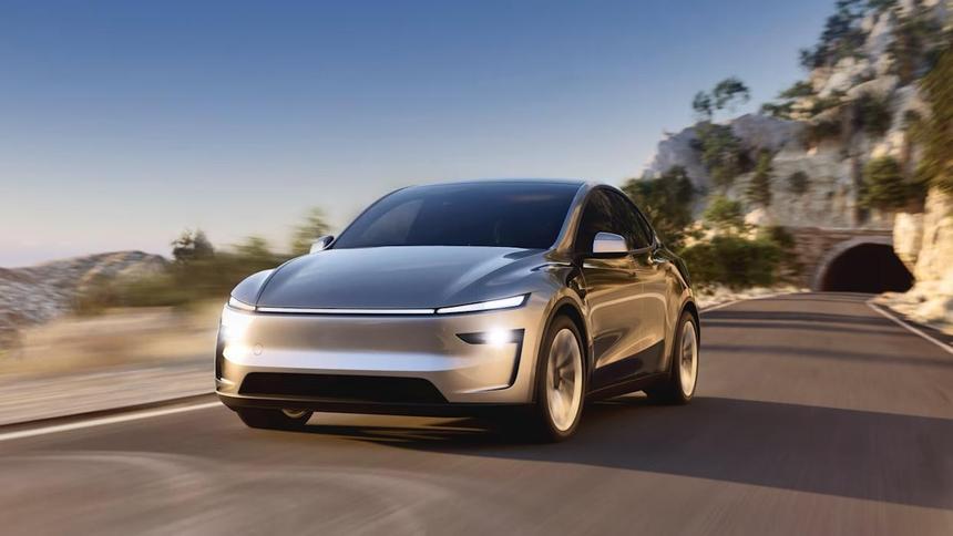 Tesla признала: роботакси иногда управляет человек