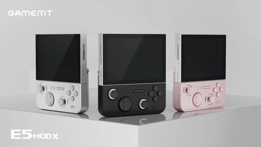 Так выглядит портативная консоль GameMT с отсоединяемым экраном