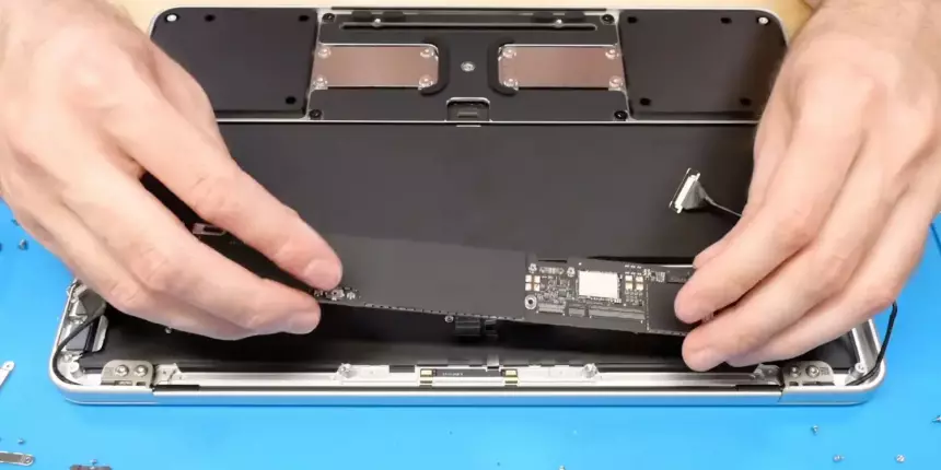 Блогер увеличил память в MacBook Neo до 1 ТБ с помощью деталей от iPhone