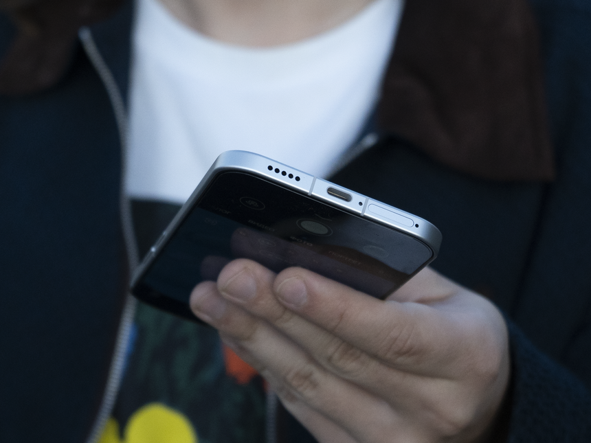 Huawei Nova 15 Pro — стильный смартфон с необычным чехлом и хорошей камерой