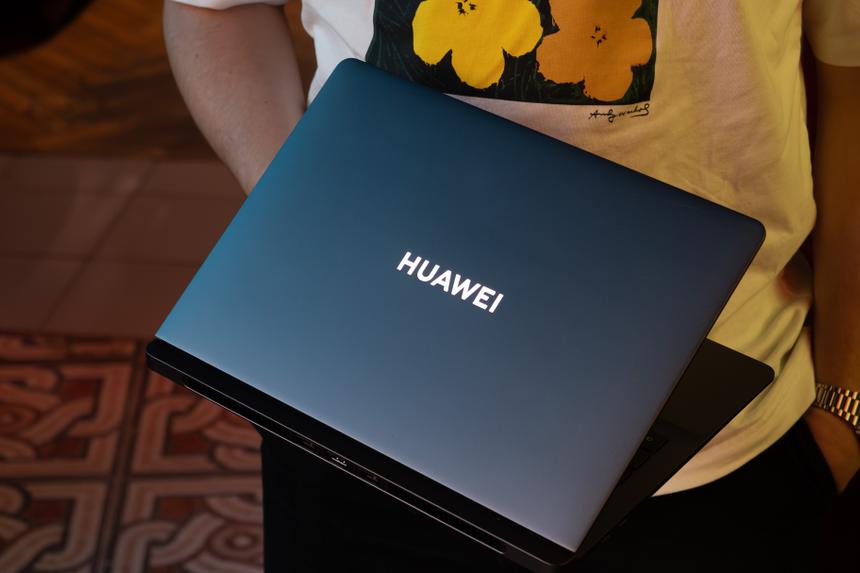 В меру тяжёлый, мощный и с кучей портов: тестируем очень необычный ультрабук HUAWEI