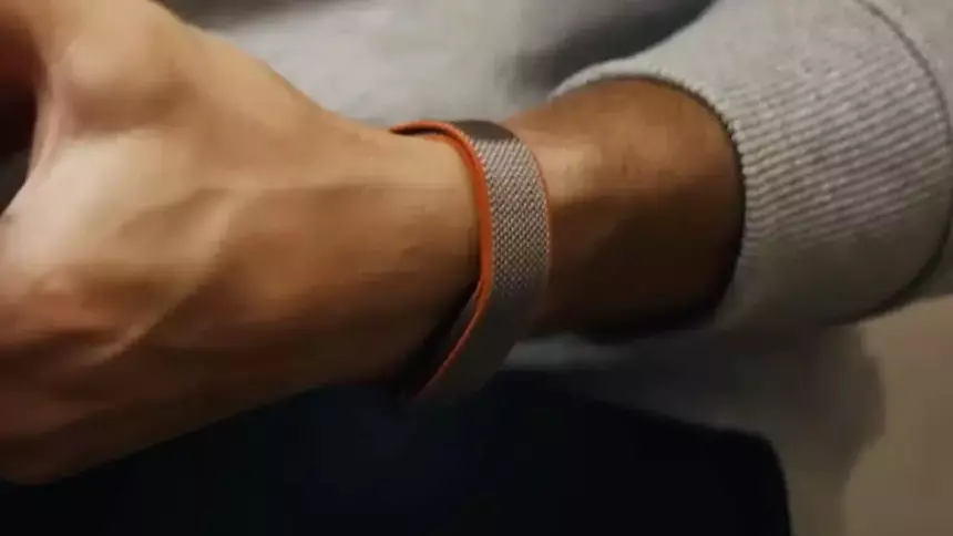 Похоже, фитнес-браслет Google Fitbit Air будет стоить меньше $100