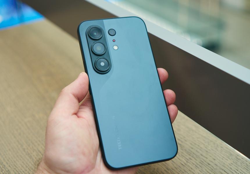 Tecno Camon 50 — неприметный телефон с влагозащитой, ИИ-помощником и мощным аккумулятором