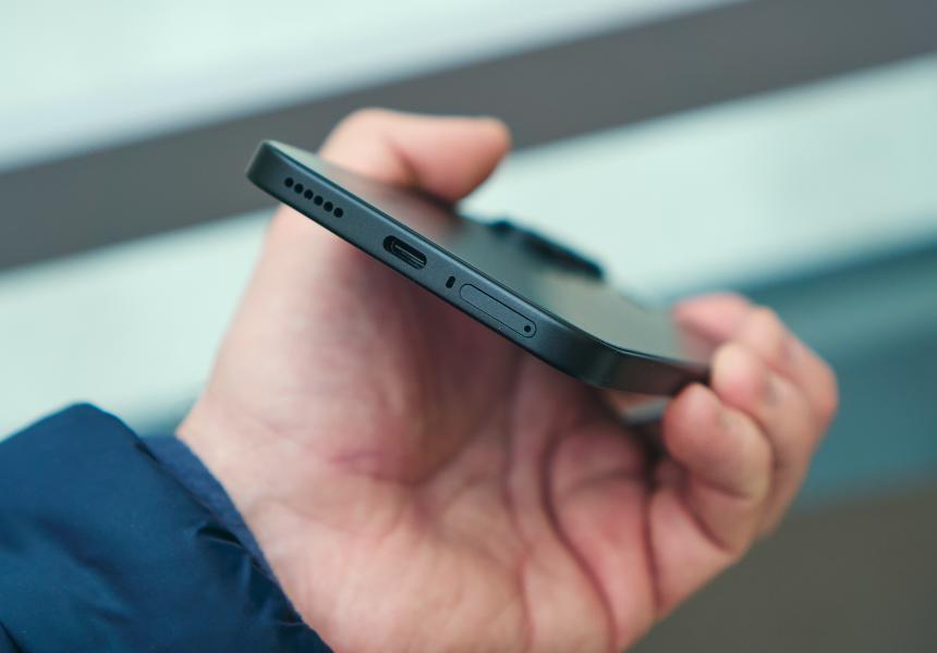 Tecno Camon 50 — неприметный телефон с влагозащитой, ИИ-помощником и мощным аккумулятором