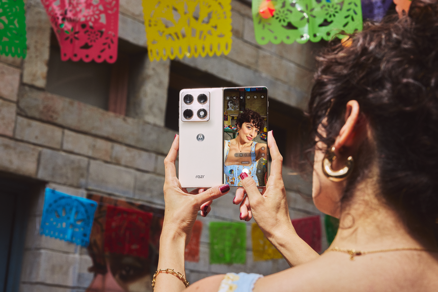 Motorola представила новые складные смартфоны Razr: теперь есть и «книжный» формат