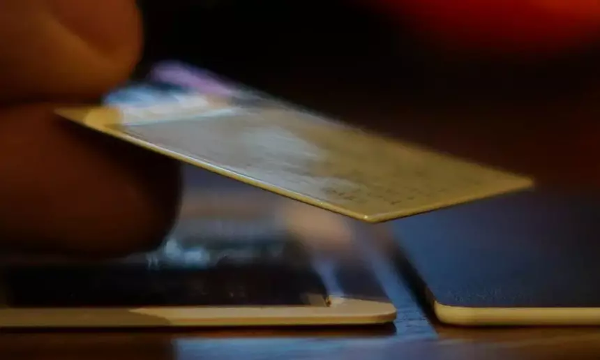 Энтузиаст создал Muxcard — компьютер размером с банковскую карту