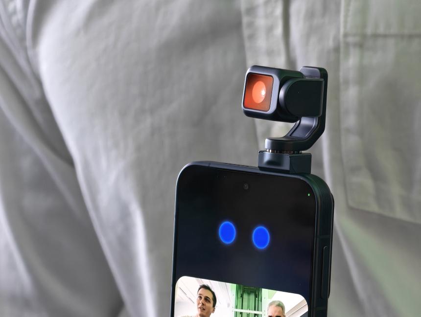 HONOR Robot Phone показали в московском Мультимедиа Арт Музее
