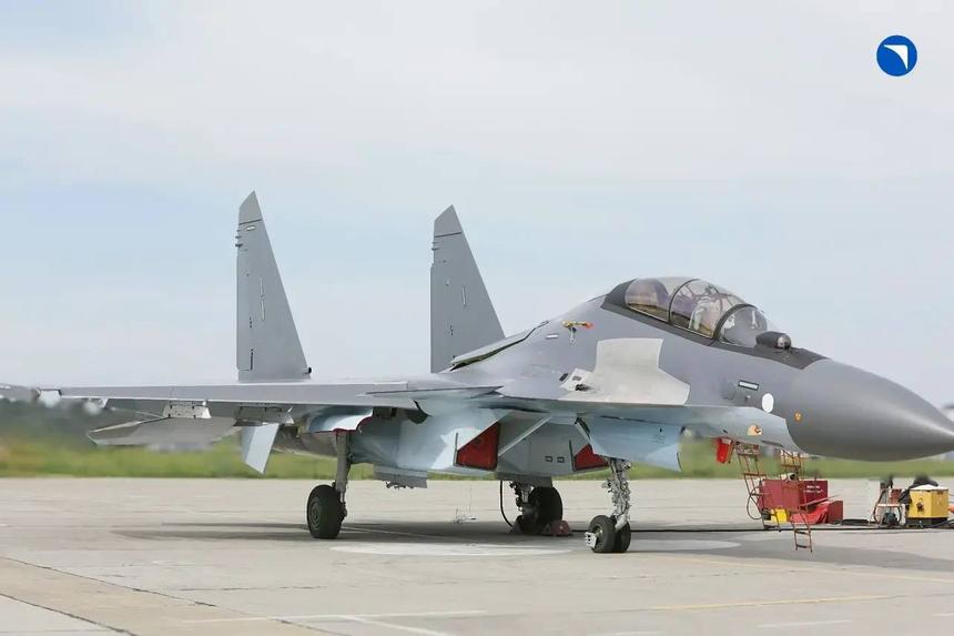 ОАК передала Минобороны партию истребителей Су-30СМ2 и бомбардировщиков Су-34