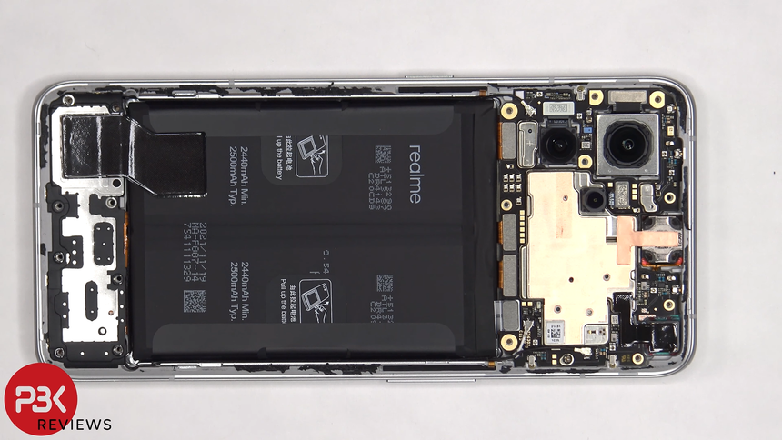 Флагман Realme оказался одним из худших современных смартфонов по ремонтопригодности