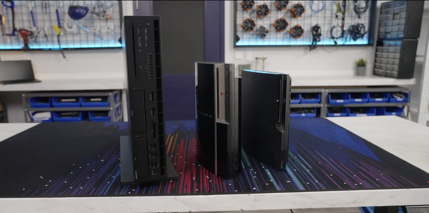 Прототип PlayStation 3 (слева) и две ревизии релизной PlayStation (справа)