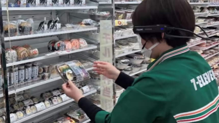 Японцы начали использовать компьютезированные очки для покупок из дома