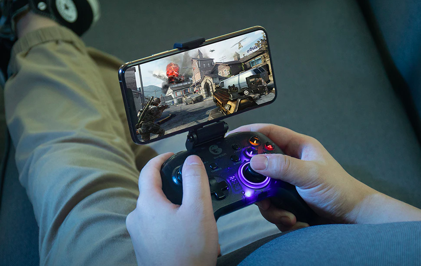 Качественный геймпад Gamesir с возможностью играть на ПК или с креплением на смартфоне продают по минимальной цене